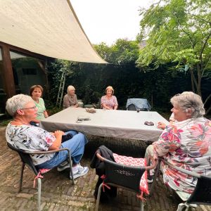 07-07-2026 afsluiting zangseizoen in de tuin van Miriam